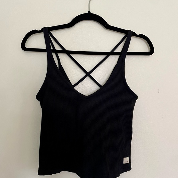 VUORI : Crop Ribbed Tank - Picture 3 of 4